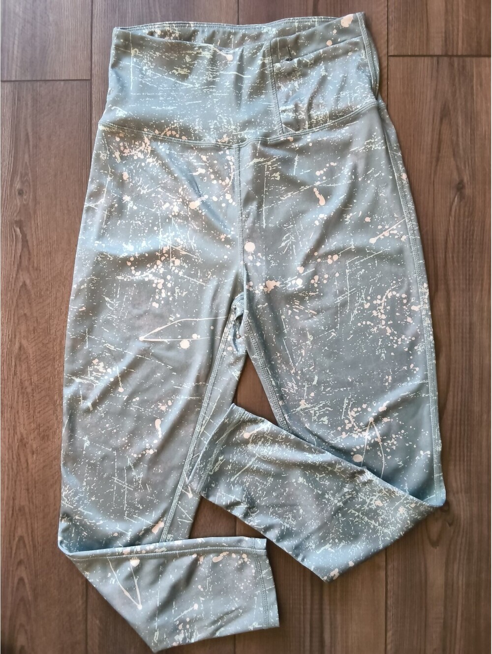 Body Glove High-Waisted Activewear Leggings Muted Sage Distress Splatter Print S